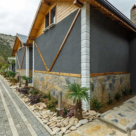 Unique And Peaceful Bungalow House On Riverside Sile